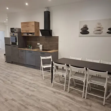 - Large House With 3 With 3-4 Bedrooms Near Ravensburg Apartament Baienfurt