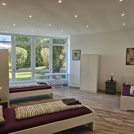 - Large House With 4 With 2-4 Bedrooms Near Ravensburg Appartement *