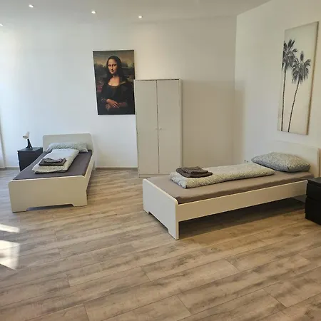- Large House With 4 With 2-4 Bedrooms Near Ravensburg *