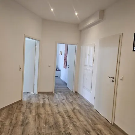 - Large House With 4 With 2-4 Bedrooms Near Ravensburg Appartement