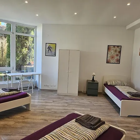 - Large House With 4 With 2-4 Bedrooms Near Ravensburg Appartement *