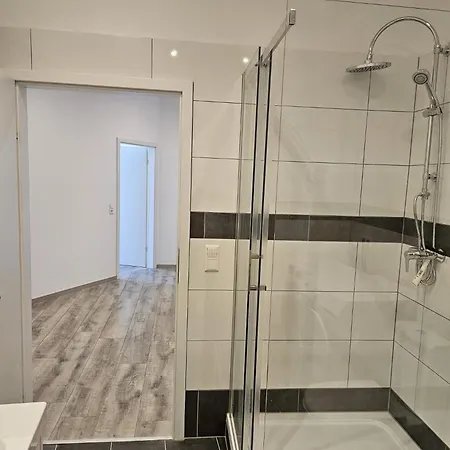 - Large House With 4 With 2-4 Bedrooms Near Ravensburg Appartement *