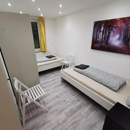- Large House With 4 With 2-4 Bedrooms Near Ravensburg Appartement Baienfurt