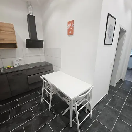 - Large House With 4 With 2-4 Bedrooms Near Ravensburg Appartement
