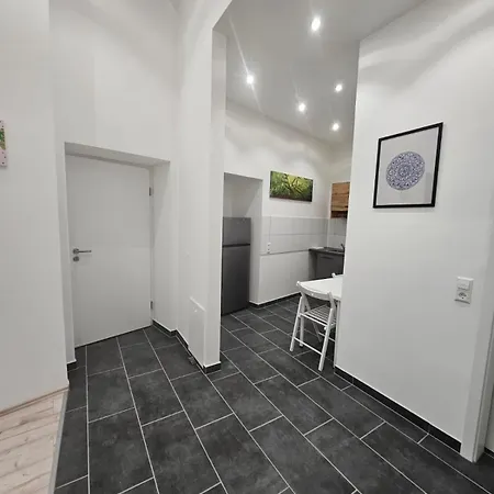 - Large 4 Near Ravensburg Apartment *