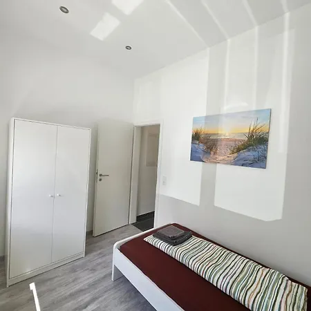 - Large House With 4 With 2-4 Bedrooms Near Ravensburg *