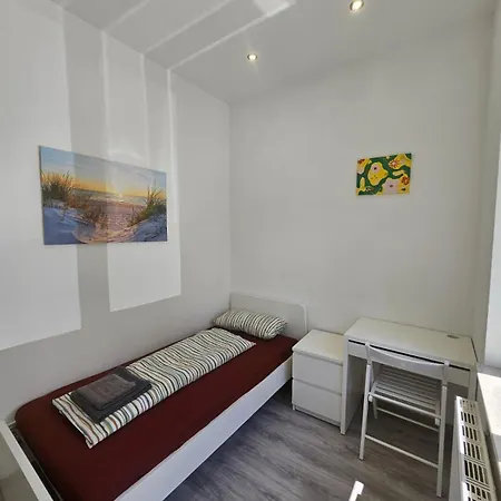 - Large House With 4 With 2-4 Bedrooms Near Ravensburg Baienfurt